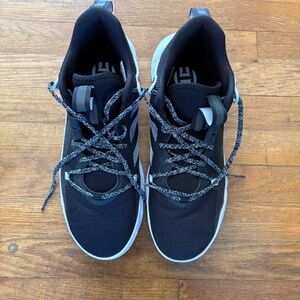 adidas Unisex-Adult Harden Stepback 3 Basketball Shoe